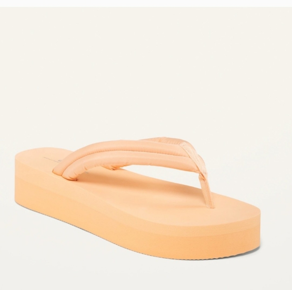 🩴 Old Navy Platform Flip Flops 🩴